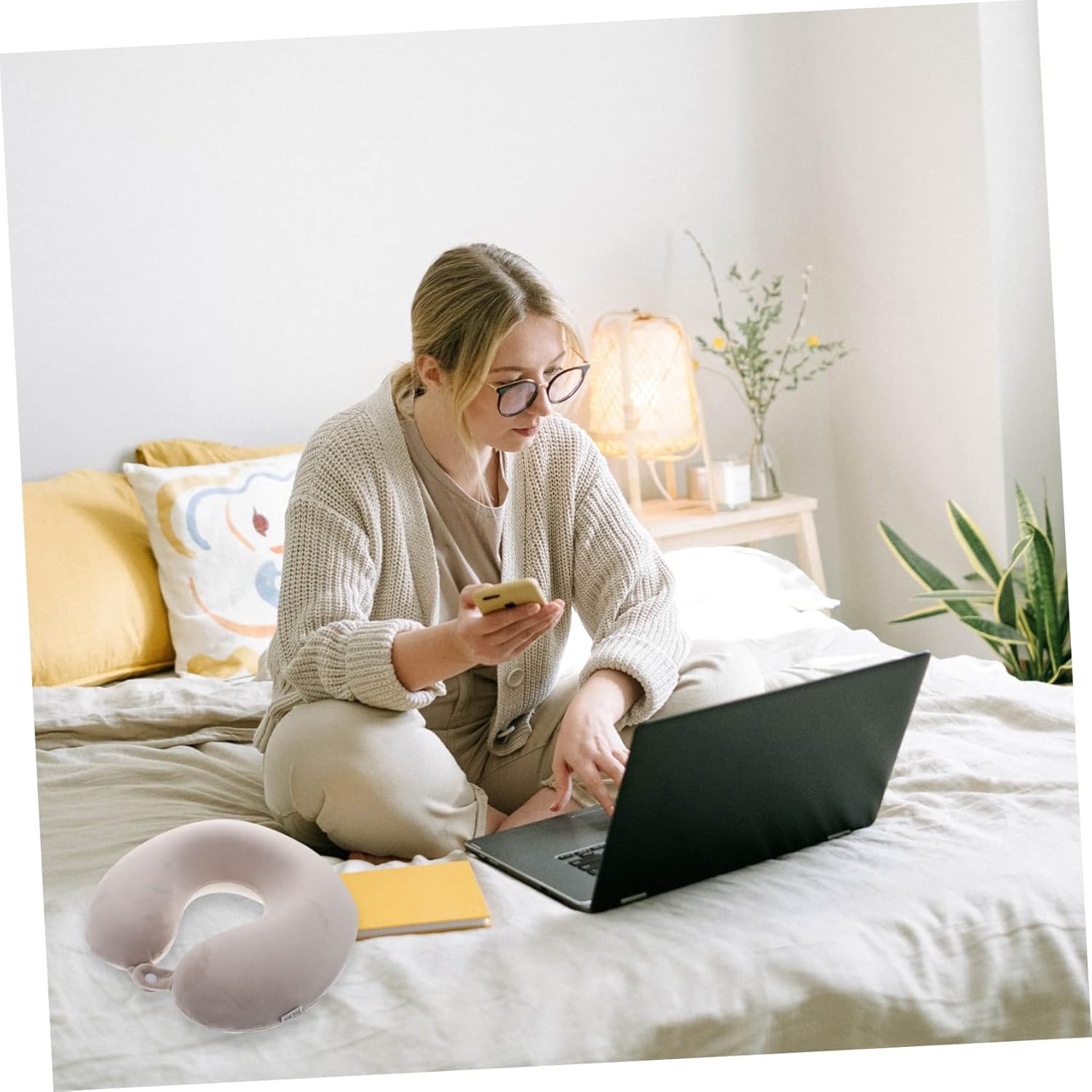 Cabilock Travel U-Shaped Pillow Soft Comfortable Neck Pillow for Long Trips